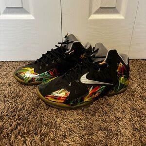 Men's Black Nike LeBron 11 Everglades - size 10